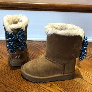 UGG BAILEY BOW BOOTS SIZE 8 Toddlers Super Cute!
